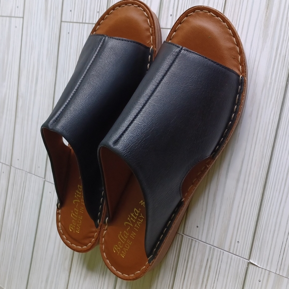 Bella Vita Shoes - Bella Vita vita mae sliders. Woman's 12W. Black.